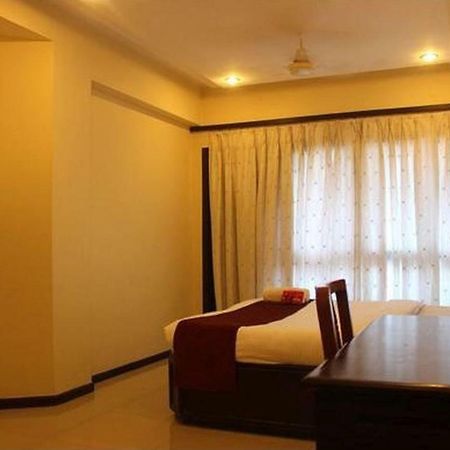 P M Regency Hotel Вадодара Экстерьер фото