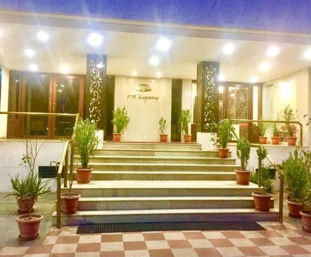 P M Regency Hotel Вадодара Экстерьер фото